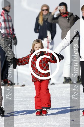 Lech, 18 Februari 2013 Fotoshoot Kon. huis in Lech tijdens de wintersportvakantie met o.a.: Koningin Beatrix, Prins Willem Alexander, Prinses Maxima, Prinses Amalia, Prinses Alexia en Prinses Ariane.
Foto Peter Smulders BV