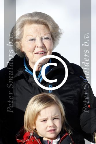 Lech, 18 Februari 2013 Fotoshoot Kon. huis in Lech tijdens de wintersportvakantie met o.a.: Koningin Beatrix, Prins Willem Alexander, Prinses Maxima, Prinses Amalia, Prinses Alexia en Prinses Ariane.
Foto Peter Smulders BV