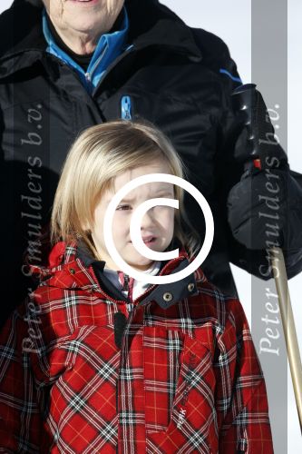 Lech, 18 Februari 2013 Fotoshoot Kon. huis in Lech tijdens de wintersportvakantie met o.a.: Koningin Beatrix, Prins Willem Alexander, Prinses Maxima, Prinses Amalia, Prinses Alexia en Prinses Ariane.
Foto Peter Smulders BV