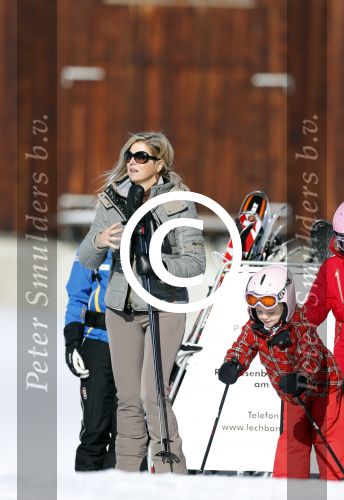 Lech, 18 Februari 2013 Fotoshoot Kon. huis in Lech tijdens de wintersportvakantie met o.a.: Koningin Beatrix, Prins Willem Alexander, Prinses Maxima, Prinses Amalia, Prinses Alexia en Prinses Ariane.
Foto Peter Smulders BV