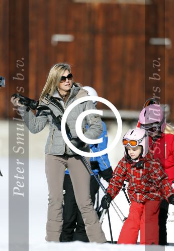 Lech, 18 Februari 2013 Fotoshoot Kon. huis in Lech tijdens de wintersportvakantie met o.a.: Koningin Beatrix, Prins Willem Alexander, Prinses Maxima, Prinses Amalia, Prinses Alexia en Prinses Ariane.
Foto Peter Smulders BV