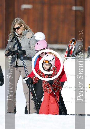 Lech, 18 Februari 2013 Fotoshoot Kon. huis in Lech tijdens de wintersportvakantie met o.a.: Koningin Beatrix, Prins Willem Alexander, Prinses Maxima, Prinses Amalia, Prinses Alexia en Prinses Ariane.
Foto Peter Smulders BV