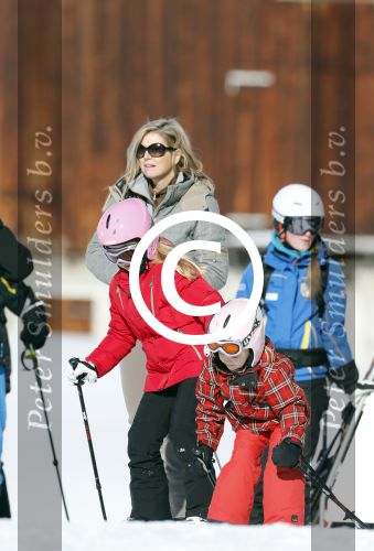 Lech, 18 Februari 2013 Fotoshoot Kon. huis in Lech tijdens de wintersportvakantie met o.a.: Koningin Beatrix, Prins Willem Alexander, Prinses Maxima, Prinses Amalia, Prinses Alexia en Prinses Ariane.
Foto Peter Smulders BV