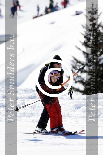Lech, 18 Februari 2013 Fotoshoot Kon. huis in Lech tijdens de wintersportvakantie met o.a.: Koningin Beatrix, Prins Willem Alexander, Prinses Maxima, Prinses Amalia, Prinses Alexia en Prinses Ariane.
Foto Peter Smulders BV
