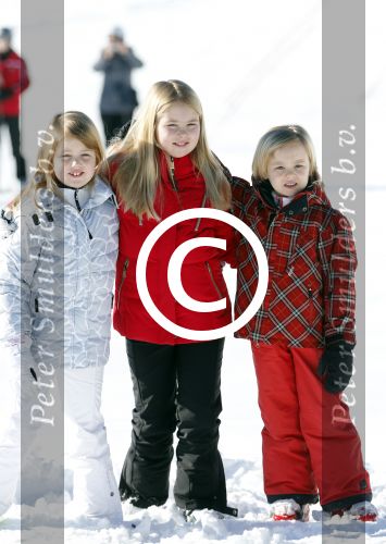 Lech, 18 Februari 2013 Fotoshoot Kon. huis in Lech tijdens de wintersportvakantie met o.a.: Koningin Beatrix, Prins Willem Alexander, Prinses Maxima, Prinses Amalia, Prinses Alexia en Prinses Ariane.
Foto Peter Smulders BV