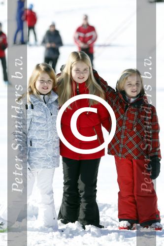 Lech, 18 Februari 2013 Fotoshoot Kon. huis in Lech tijdens de wintersportvakantie met o.a.: Koningin Beatrix, Prins Willem Alexander, Prinses Maxima, Prinses Amalia, Prinses Alexia en Prinses Ariane.
Foto Peter Smulders BV