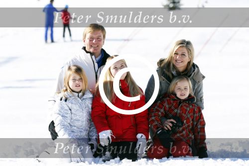 Lech, 18 Februari 2013 Fotoshoot Kon. huis in Lech tijdens de wintersportvakantie met o.a.: Koningin Beatrix, Prins Willem Alexander, Prinses Maxima, Prinses Amalia, Prinses Alexia en Prinses Ariane.
Foto Peter Smulders BV