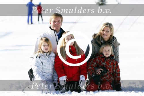 Lech, 18 Februari 2013 Fotoshoot Kon. huis in Lech tijdens de wintersportvakantie met o.a.: Koningin Beatrix, Prins Willem Alexander, Prinses Maxima, Prinses Amalia, Prinses Alexia en Prinses Ariane.
Foto Peter Smulders BV