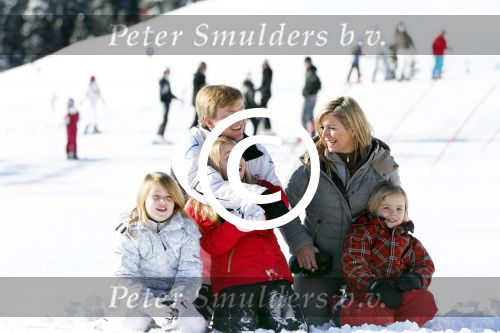 Lech, 18 Februari 2013 Fotoshoot Kon. huis in Lech tijdens de wintersportvakantie met o.a.: Koningin Beatrix, Prins Willem Alexander, Prinses Maxima, Prinses Amalia, Prinses Alexia en Prinses Ariane.
Foto Peter Smulders BV