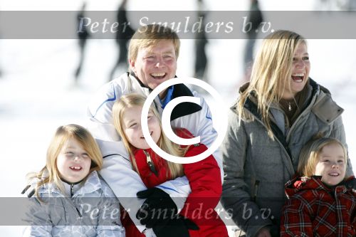 Lech, 18 Februari 2013 Fotoshoot Kon. huis in Lech tijdens de wintersportvakantie met o.a.: Koningin Beatrix, Prins Willem Alexander, Prinses Maxima, Prinses Amalia, Prinses Alexia en Prinses Ariane.
Foto Peter Smulders BV