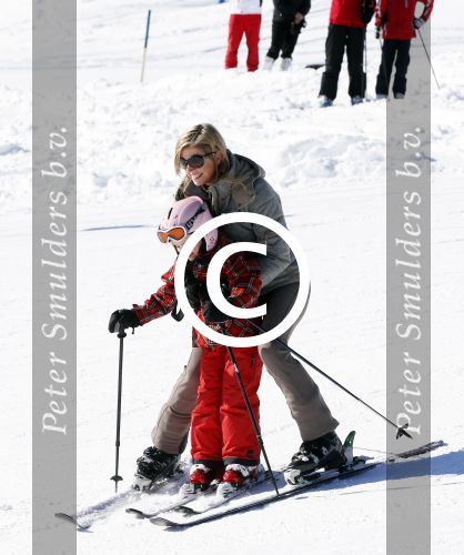 Lech, 18 Februari 2013 Fotoshoot Kon. huis in Lech tijdens de wintersportvakantie met o.a.: Koningin Beatrix, Prins Willem Alexander, Prinses Maxima, Prinses Amalia, Prinses Alexia en Prinses Ariane.
Foto Peter Smulders BV