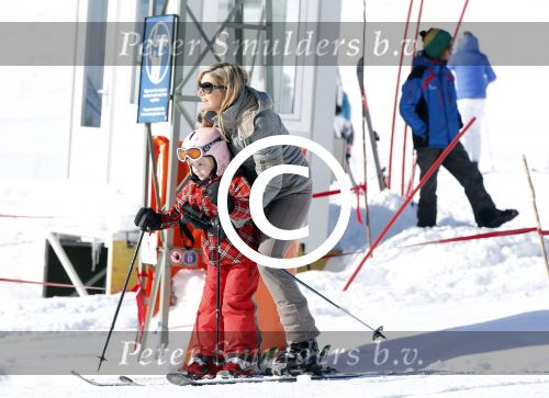 Lech, 18 Februari 2013 Fotoshoot Kon. huis in Lech tijdens de wintersportvakantie met o.a.: Koningin Beatrix, Prins Willem Alexander, Prinses Maxima, Prinses Amalia, Prinses Alexia en Prinses Ariane.
Foto Peter Smulders BV