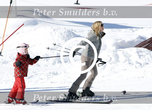 Lech, 18 Februari 2013 Fotoshoot Kon. huis in Lech tijdens de wintersportvakantie met o.a.: Koningin Beatrix, Prins Willem Alexander, Prinses Maxima, Prinses Amalia, Prinses Alexia en Prinses Ariane.
Foto Peter Smulders BV