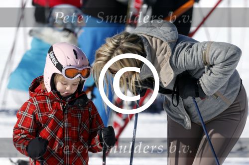 Lech, 18 Februari 2013 Fotoshoot Kon. huis in Lech tijdens de wintersportvakantie met o.a.: Koningin Beatrix, Prins Willem Alexander, Prinses Maxima, Prinses Amalia, Prinses Alexia en Prinses Ariane.
Foto Peter Smulders BV