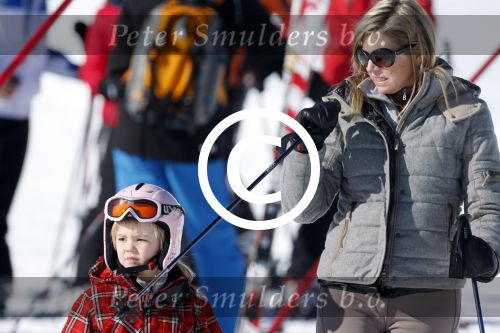 Lech, 18 Februari 2013 Fotoshoot Kon. huis in Lech tijdens de wintersportvakantie met o.a.: Koningin Beatrix, Prins Willem Alexander, Prinses Maxima, Prinses Amalia, Prinses Alexia en Prinses Ariane.
Foto Peter Smulders BV
