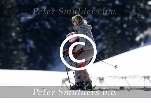 Lech, 18 Februari 2013 Fotoshoot Kon. huis in Lech tijdens de wintersportvakantie met o.a.: Koningin Beatrix, Prins Willem Alexander, Prinses Maxima, Prinses Amalia, Prinses Alexia en Prinses Ariane.
Foto Peter Smulders BV