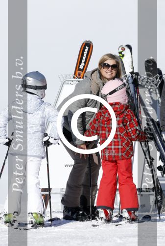 Lech, 18 Februari 2013 Fotoshoot Kon. huis in Lech tijdens de wintersportvakantie met o.a.: Koningin Beatrix, Prins Willem Alexander, Prinses Maxima, Prinses Amalia, Prinses Alexia en Prinses Ariane.
Foto Peter Smulders BV