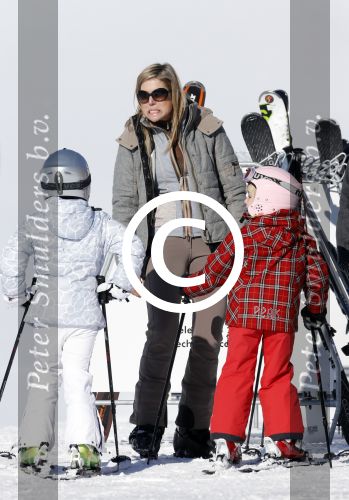 Lech, 18 Februari 2013 Fotoshoot Kon. huis in Lech tijdens de wintersportvakantie met o.a.: Koningin Beatrix, Prins Willem Alexander, Prinses Maxima, Prinses Amalia, Prinses Alexia en Prinses Ariane.
Foto Peter Smulders BV