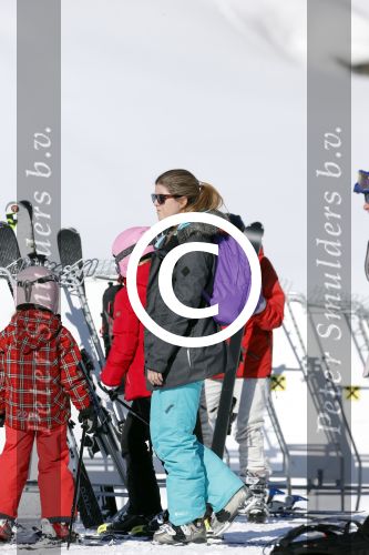 Lech, 18 Februari 2013 Fotoshoot Kon. huis in Lech tijdens de wintersportvakantie met o.a.: Koningin Beatrix, Prins Willem Alexander, Prinses Maxima, Prinses Amalia, Prinses Alexia en Prinses Ariane.
Foto Peter Smulders BV