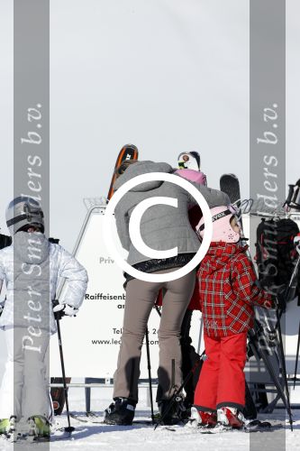 Lech, 18 Februari 2013 Fotoshoot Kon. huis in Lech tijdens de wintersportvakantie met o.a.: Koningin Beatrix, Prins Willem Alexander, Prinses Maxima, Prinses Amalia, Prinses Alexia en Prinses Ariane.
Foto Peter Smulders BV