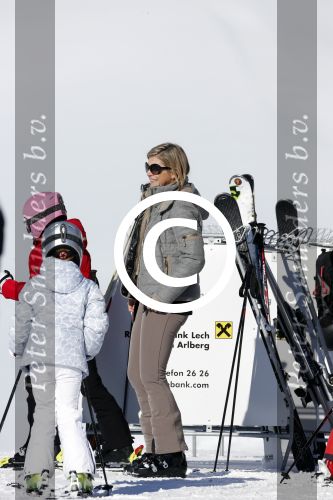 Lech, 18 Februari 2013 Fotoshoot Kon. huis in Lech tijdens de wintersportvakantie met o.a.: Koningin Beatrix, Prins Willem Alexander, Prinses Maxima, Prinses Amalia, Prinses Alexia en Prinses Ariane.
Foto Peter Smulders BV