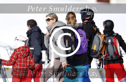 Lech, 18 Februari 2013 Fotoshoot Kon. huis in Lech tijdens de wintersportvakantie met o.a.: Koningin Beatrix, Prins Willem Alexander, Prinses Maxima, Prinses Amalia, Prinses Alexia en Prinses Ariane.
Foto Peter Smulders BV