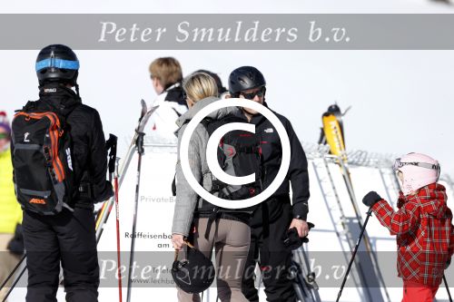 Lech, 18 Februari 2013 Fotoshoot Kon. huis in Lech tijdens de wintersportvakantie met o.a.: Koningin Beatrix, Prins Willem Alexander, Prinses Maxima, Prinses Amalia, Prinses Alexia en Prinses Ariane.
Foto Peter Smulders BV