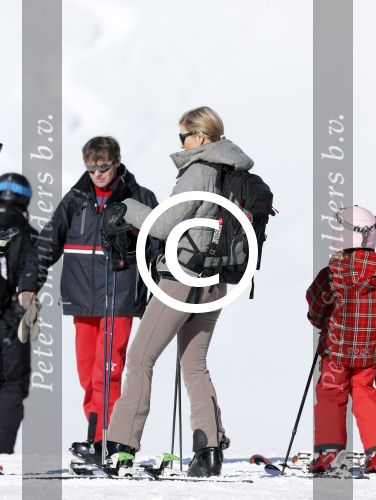 Lech, 18 Februari 2013 Fotoshoot Kon. huis in Lech tijdens de wintersportvakantie met o.a.: Koningin Beatrix, Prins Willem Alexander, Prinses Maxima, Prinses Amalia, Prinses Alexia en Prinses Ariane.
Foto Peter Smulders BV