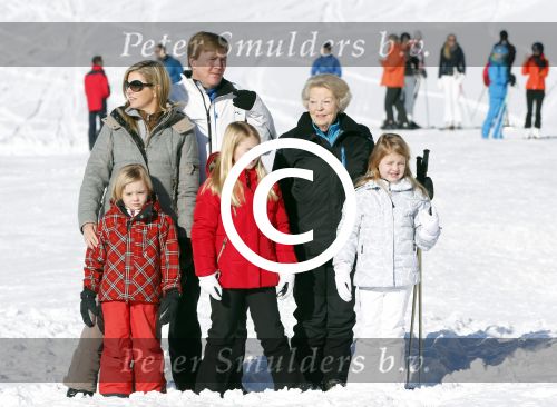 Lech, 18 Februari 2013 Fotoshoot Kon. huis in Lech tijdens de wintersportvakantie met o.a.: Koningin Beatrix, Prins Willem Alexander, Prinses Maxima, Prinses Amalia, Prinses Alexia en Prinses Ariane.
Foto Peter Smulders BV