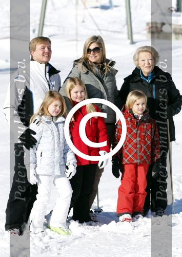 Lech, 18 Februari 2013 Fotoshoot Kon. huis in Lech tijdens de wintersportvakantie met o.a.: Koningin Beatrix, Prins Willem Alexander, Prinses Maxima, Prinses Amalia, Prinses Alexia en Prinses Ariane.
Foto Peter Smulders BV