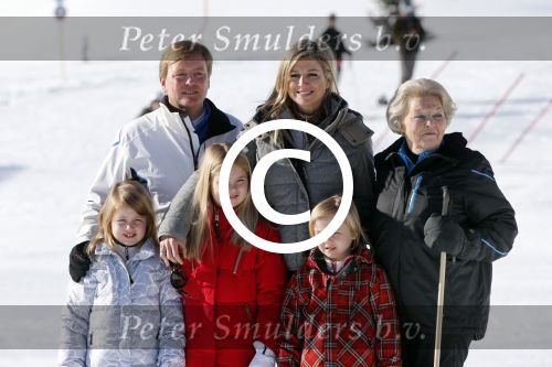 Lech, 18 Februari 2013 Fotoshoot Kon. huis in Lech tijdens de wintersportvakantie met o.a.: Koningin Beatrix, Prins Willem Alexander, Prinses Maxima, Prinses Amalia, Prinses Alexia en Prinses Ariane.
Foto Peter Smulders BV