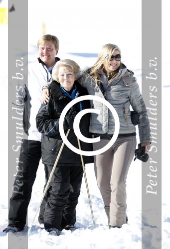 Lech, 18 Februari 2013 Fotoshoot Kon. huis in Lech tijdens de wintersportvakantie met o.a.: Koningin Beatrix, Prins Willem Alexander, Prinses Maxima, Prinses Amalia, Prinses Alexia en Prinses Ariane.
Foto Peter Smulders BV