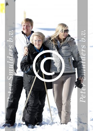 Lech, 18 Februari 2013 Fotoshoot Kon. huis in Lech tijdens de wintersportvakantie met o.a.: Koningin Beatrix, Prins Willem Alexander, Prinses Maxima, Prinses Amalia, Prinses Alexia en Prinses Ariane.
Foto Peter Smulders BV