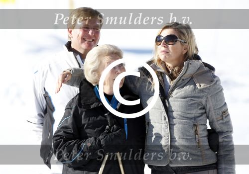 Lech, 18 Februari 2013 Fotoshoot Kon. huis in Lech tijdens de wintersportvakantie met o.a.: Koningin Beatrix, Prins Willem Alexander, Prinses Maxima, Prinses Amalia, Prinses Alexia en Prinses Ariane.
Foto Peter Smulders BV