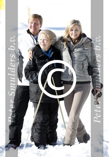 Lech, 18 Februari 2013 Fotoshoot Kon. huis in Lech tijdens de wintersportvakantie met o.a.: Koningin Beatrix, Prins Willem Alexander, Prinses Maxima, Prinses Amalia, Prinses Alexia en Prinses Ariane.
Foto Peter Smulders BV