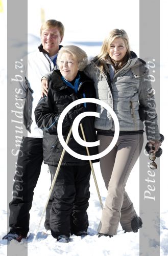 Lech, 18 Februari 2013 Fotoshoot Kon. huis in Lech tijdens de wintersportvakantie met o.a.: Koningin Beatrix, Prins Willem Alexander, Prinses Maxima, Prinses Amalia, Prinses Alexia en Prinses Ariane.
Foto Peter Smulders BV