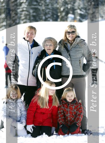 Lech, 18 Februari 2013 Fotoshoot Kon. huis in Lech tijdens de wintersportvakantie met o.a.: Koningin Beatrix, Prins Willem Alexander, Prinses Maxima, Prinses Amalia, Prinses Alexia en Prinses Ariane.
Foto Peter Smulders BV