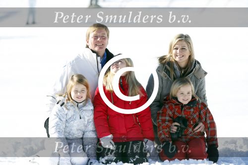Lech, 18 Februari 2013 Fotoshoot Kon. huis in Lech tijdens de wintersportvakantie met o.a.: Koningin Beatrix, Prins Willem Alexander, Prinses Maxima, Prinses Amalia, Prinses Alexia en Prinses Ariane.
Foto Peter Smulders BV