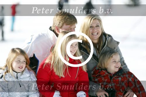 Lech, 18 Februari 2013 Fotoshoot Kon. huis in Lech tijdens de wintersportvakantie met o.a.: Koningin Beatrix, Prins Willem Alexander, Prinses Maxima, Prinses Amalia, Prinses Alexia en Prinses Ariane.
Foto Peter Smulders BV