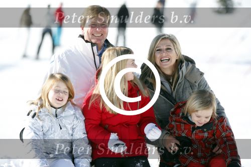 Lech, 18 Februari 2013 Fotoshoot Kon. huis in Lech tijdens de wintersportvakantie met o.a.: Koningin Beatrix, Prins Willem Alexander, Prinses Maxima, Prinses Amalia, Prinses Alexia en Prinses Ariane.
Foto Peter Smulders BV