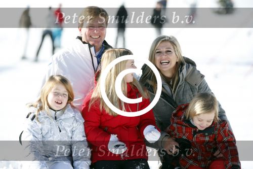Lech, 18 Februari 2013 Fotoshoot Kon. huis in Lech tijdens de wintersportvakantie met o.a.: Koningin Beatrix, Prins Willem Alexander, Prinses Maxima, Prinses Amalia, Prinses Alexia en Prinses Ariane.
Foto Peter Smulders BV