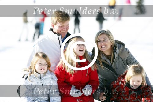 Lech, 18 Februari 2013 Fotoshoot Kon. huis in Lech tijdens de wintersportvakantie met o.a.: Koningin Beatrix, Prins Willem Alexander, Prinses Maxima, Prinses Amalia, Prinses Alexia en Prinses Ariane.
Foto Peter Smulders BV