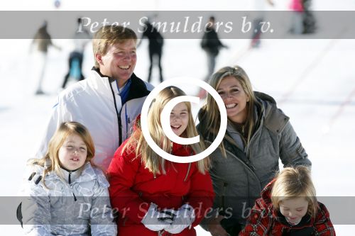 Lech, 18 Februari 2013 Fotoshoot Kon. huis in Lech tijdens de wintersportvakantie met o.a.: Koningin Beatrix, Prins Willem Alexander, Prinses Maxima, Prinses Amalia, Prinses Alexia en Prinses Ariane.
Foto Peter Smulders BV