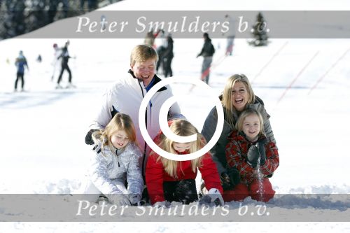 Lech, 18 Februari 2013 Fotoshoot Kon. huis in Lech tijdens de wintersportvakantie met o.a.: Koningin Beatrix, Prins Willem Alexander, Prinses Maxima, Prinses Amalia, Prinses Alexia en Prinses Ariane.
Foto Peter Smulders BV