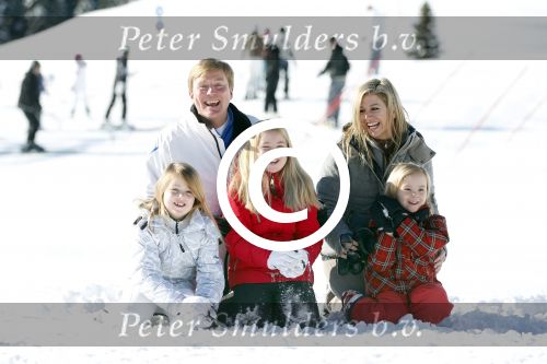 Lech, 18 Februari 2013 Fotoshoot Kon. huis in Lech tijdens de wintersportvakantie met o.a.: Koningin Beatrix, Prins Willem Alexander, Prinses Maxima, Prinses Amalia, Prinses Alexia en Prinses Ariane.
Foto Peter Smulders BV
