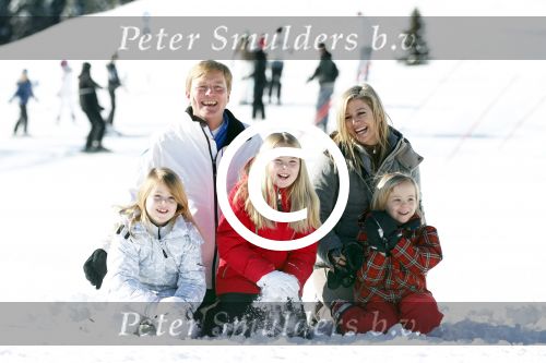 Lech, 18 Februari 2013 Fotoshoot Kon. huis in Lech tijdens de wintersportvakantie met o.a.: Koningin Beatrix, Prins Willem Alexander, Prinses Maxima, Prinses Amalia, Prinses Alexia en Prinses Ariane.
Foto Peter Smulders BV
