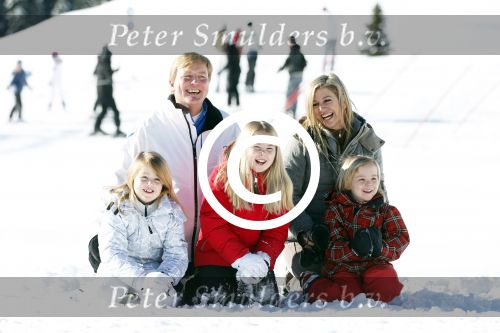 Lech, 18 Februari 2013 Fotoshoot Kon. huis in Lech tijdens de wintersportvakantie met o.a.: Koningin Beatrix, Prins Willem Alexander, Prinses Maxima, Prinses Amalia, Prinses Alexia en Prinses Ariane.
Foto Peter Smulders BV