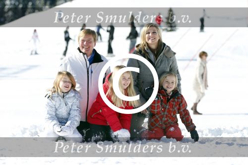 Lech, 18 Februari 2013 Fotoshoot Kon. huis in Lech tijdens de wintersportvakantie met o.a.: Koningin Beatrix, Prins Willem Alexander, Prinses Maxima, Prinses Amalia, Prinses Alexia en Prinses Ariane.
Foto Peter Smulders BV