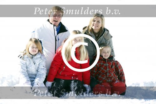 Lech, 18 Februari 2013 Fotoshoot Kon. huis in Lech tijdens de wintersportvakantie met o.a.: Koningin Beatrix, Prins Willem Alexander, Prinses Maxima, Prinses Amalia, Prinses Alexia en Prinses Ariane.
Foto Peter Smulders BV