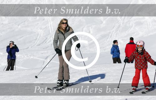 Lech, 18 Februari 2013 Fotoshoot Kon. huis in Lech tijdens de wintersportvakantie met o.a.: Koningin Beatrix, Prins Willem Alexander, Prinses Maxima, Prinses Amalia, Prinses Alexia en Prinses Ariane.
Foto Peter Smulders BV